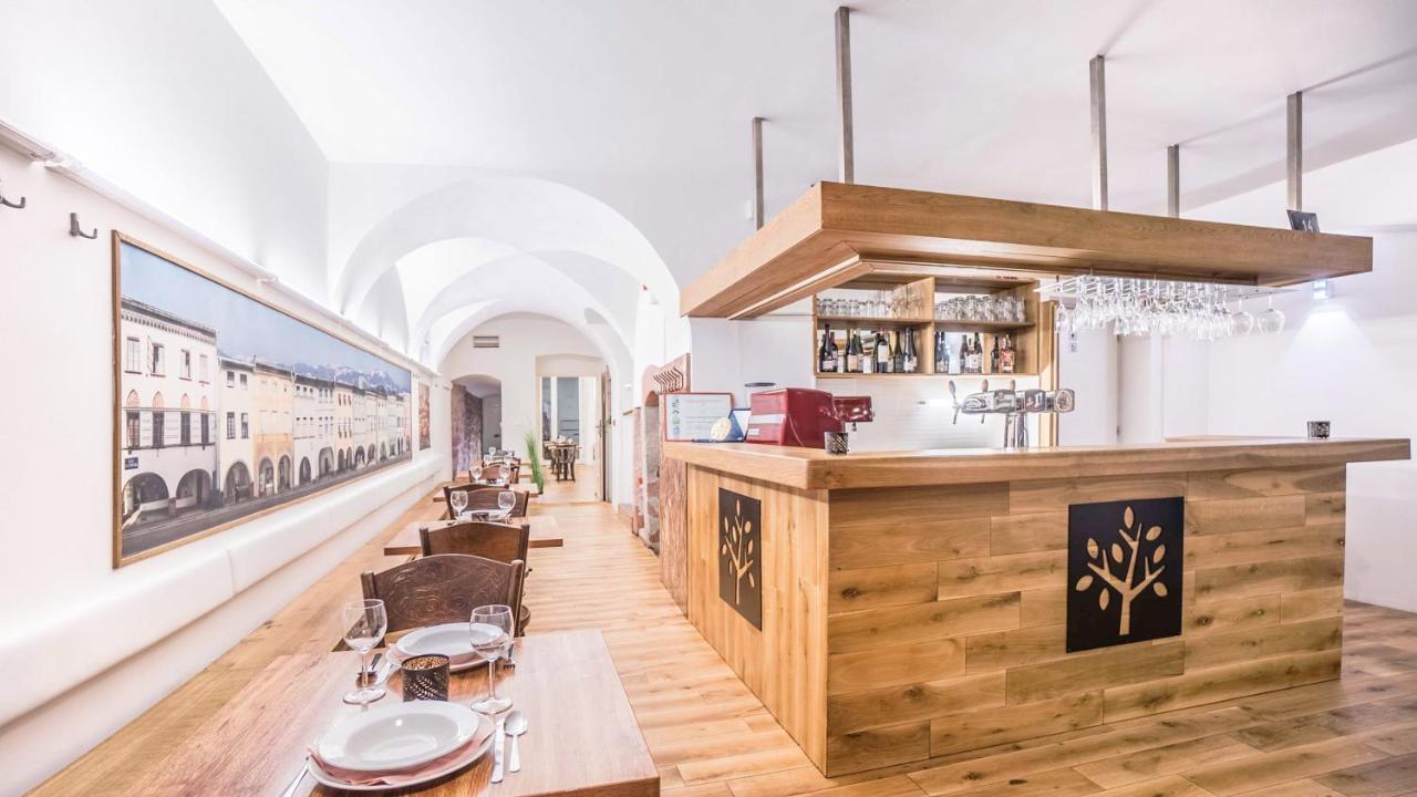 Penzion A Restaurace 14 Хостинне Экстерьер фото