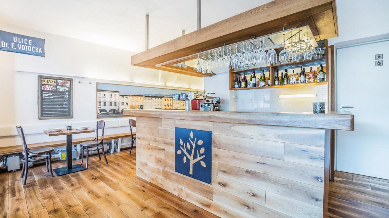 Penzion A Restaurace 14 Хостинне Экстерьер фото